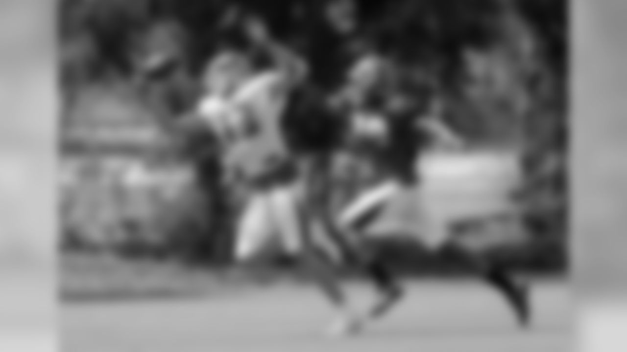 WR Mike Evans