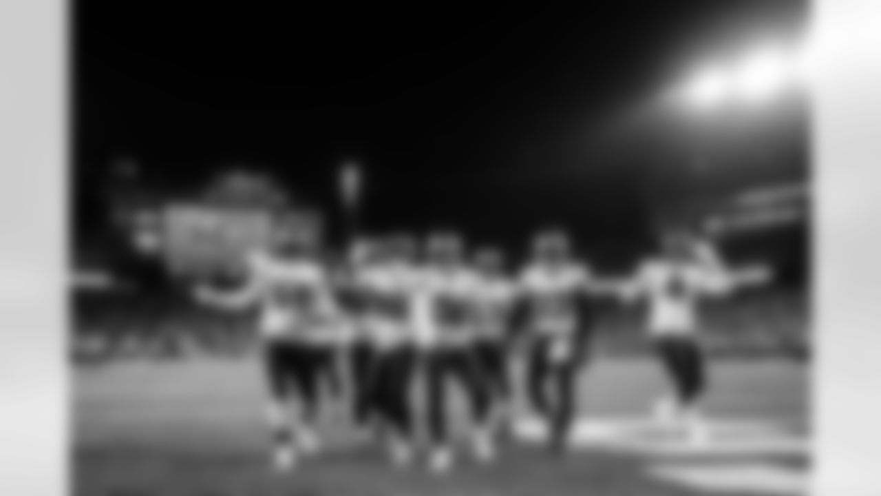 FOXBOROUGH, MA - October 03, 2021 - Outside Linebacker Shaquil Barrett #58, Inside Linebacker Devin White #45, Safety Mike Edwards #32, Safety Antoine Winfield Jr. #31, Cornerback Ross Cockrell #43, Safety Jordan Whitehead #33, and Outside Linebacker Joe Tryon-Shoyinka #9 of the Tampa Bay Buccaneers celebrate a touchdown during the game between the Tampa Bay Buccaneers and New England Patriots at Gillette Stadium. The Buccaneers won the game 19-17. Photo By Kyle Zedaker/Tampa Bay Buccaneers