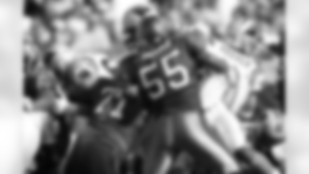 55 Derrick Brooks brings the pressure