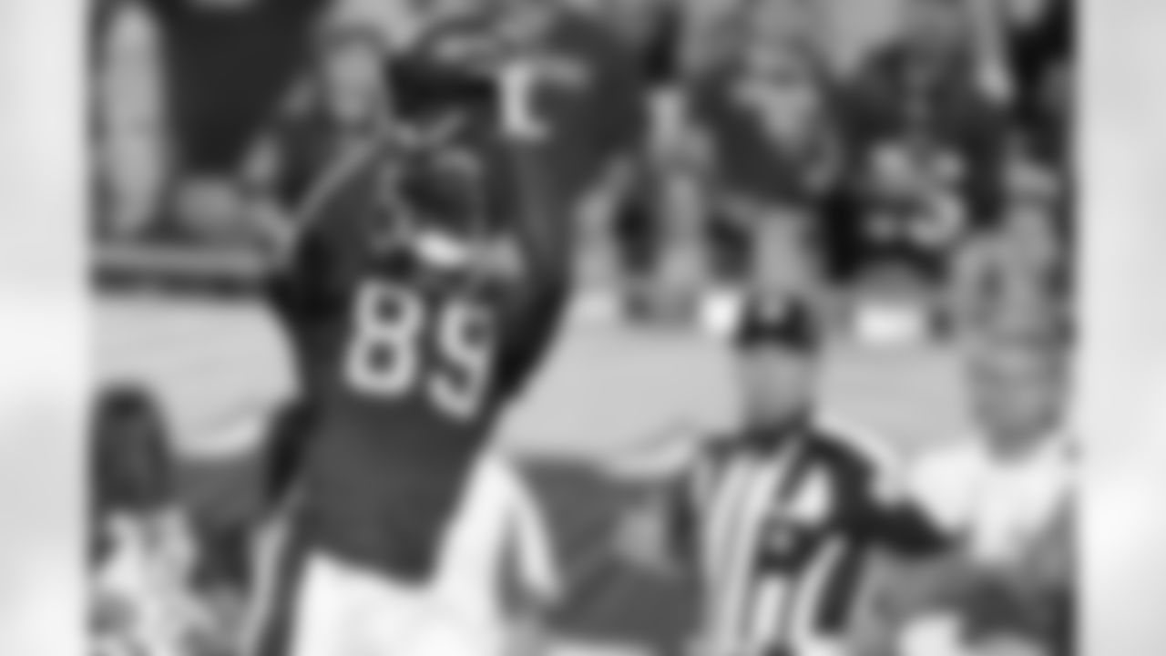 89 WR Antonio Bryant catches a pass for 47 yards, Touchdown