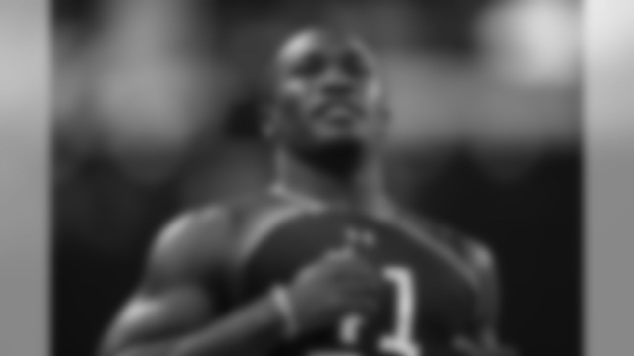 LSU linebacker Devin White runs 40-yard dash during the 2019 Scouting Combine in Indianapolis on Sunday, March. 3, 2019. (Perry Knotts via AP)