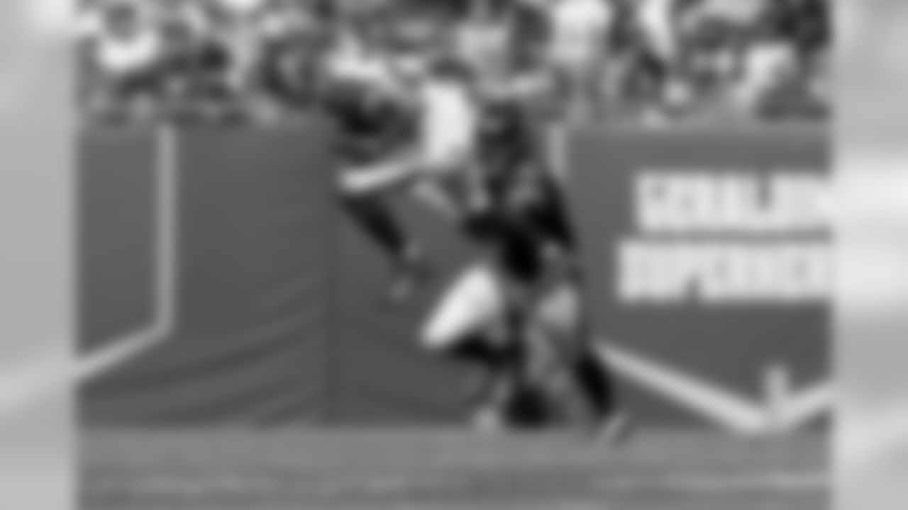 24 CB Brent Grimes