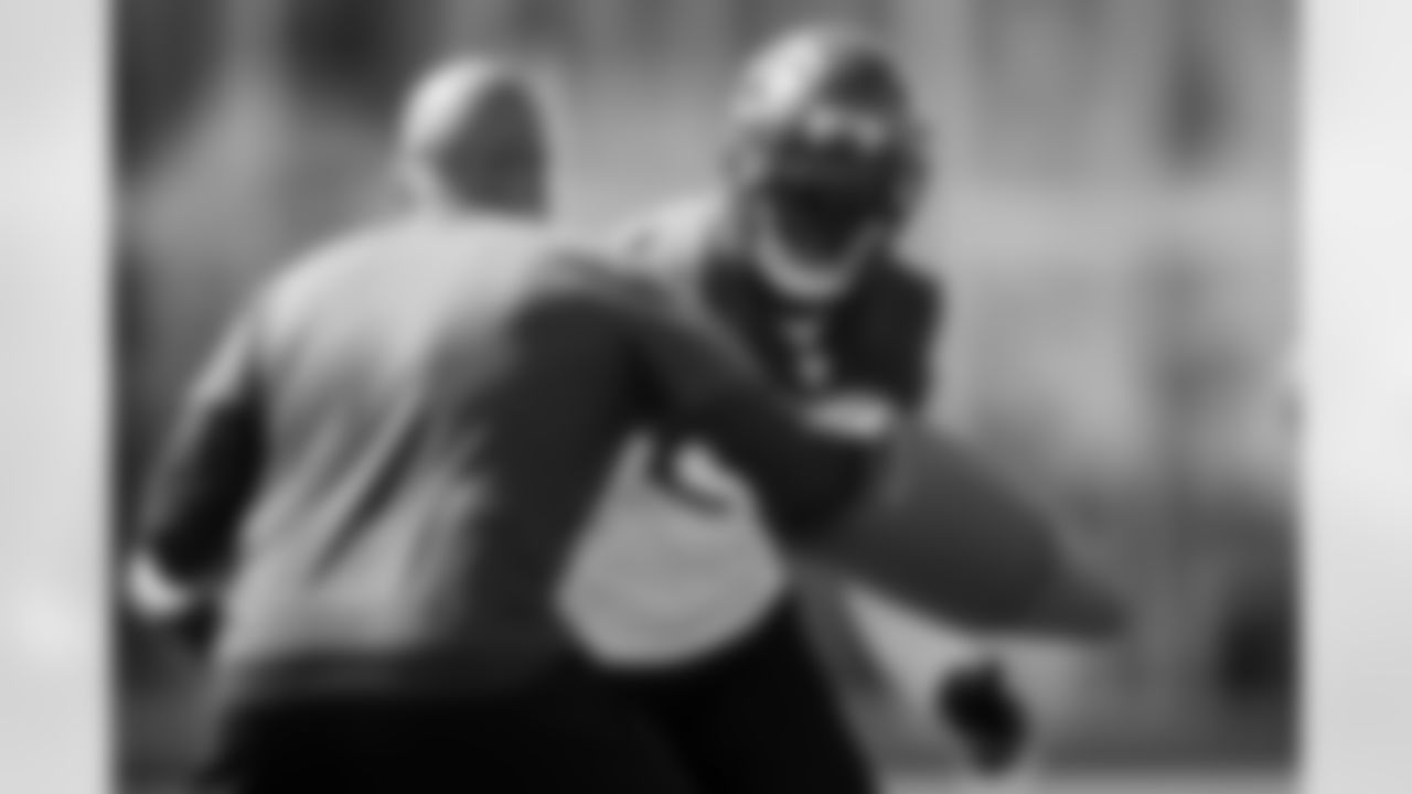TAMPA, FL- OCTOBER 15, 2020 - Outside Linebacker Jason Pierre-Paul #90 of the Tampa Bay Buccaneers during practice at AdventHealth Training Center. Photo By Tori Richman/Tampa Bay Buccaneers