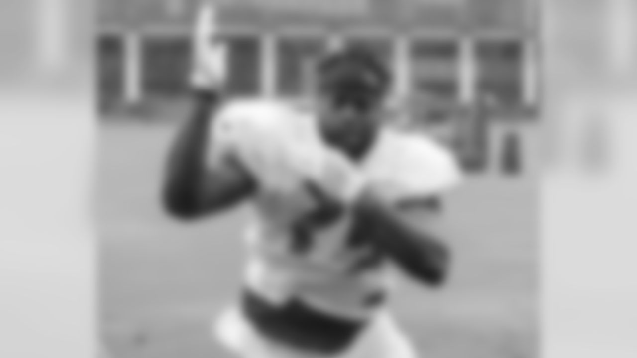 DE Tavaris Barnes