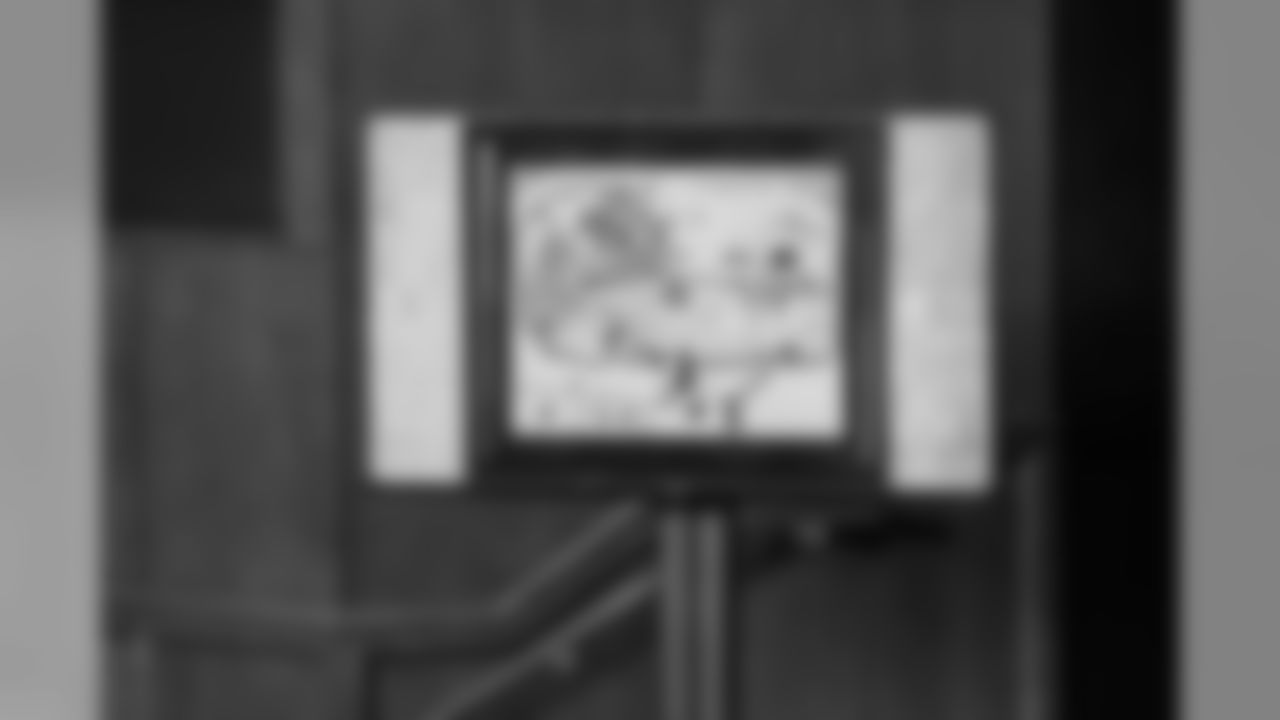 191121_TR_HolidayCardExhibit_063
