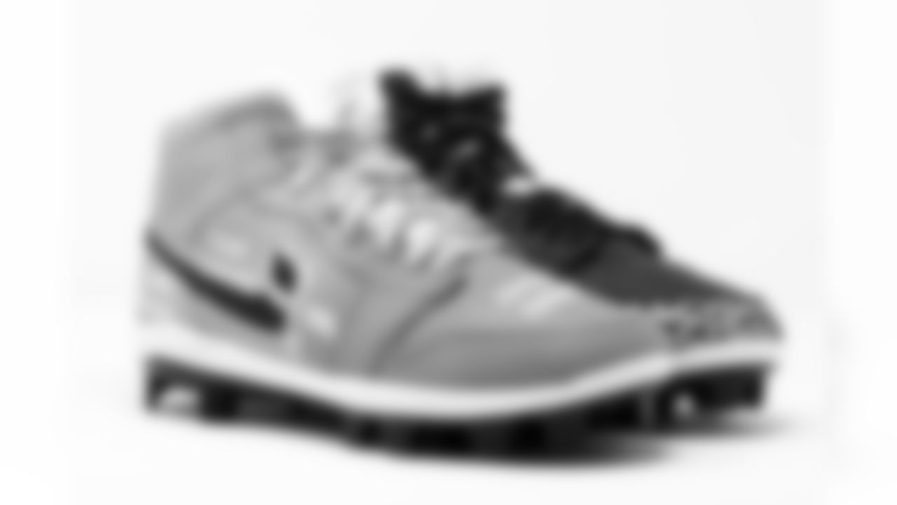 TAMPA, FL - November 24, 2021 - Safety Mike Edwards #32 of the Tampa Bay Buccaneers' cleats for 2021 My Cause My Cleats. Photo By Kyle Zedaker/Tampa Bay Buccaneers