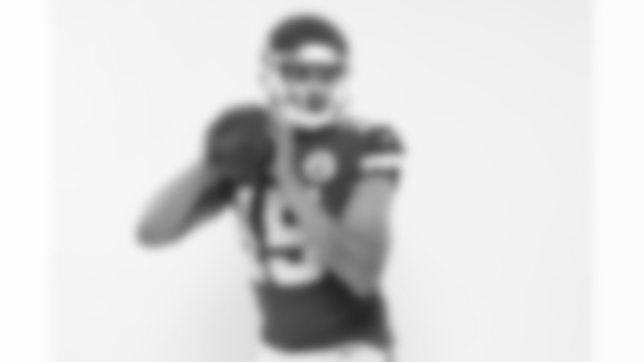 Kansas City Chiefs quarterback Patrick Mahomes poses for a portrait during the NFLPA Rookie Premiere on Saturday, May 20, 2017 in Los Angeles. (Ben Liebenberg/NFL)