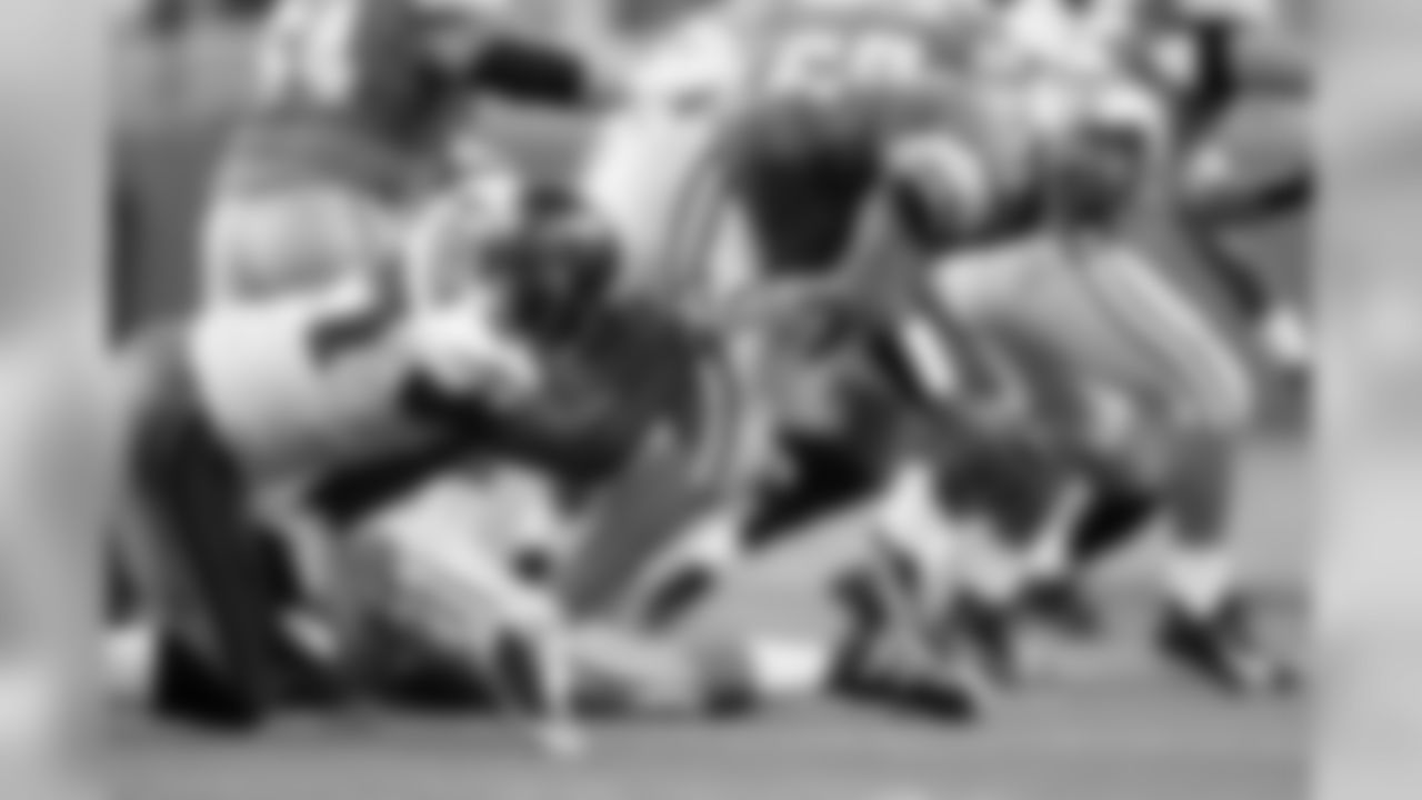 97 DE Jimmy Wilkerson gets another sack in the second quarter to cause a 10 yard loss