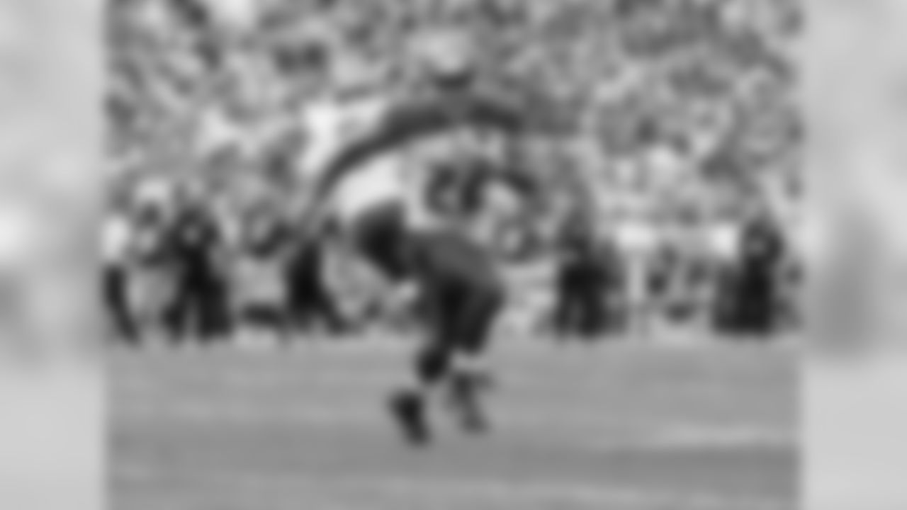 After a 40-yard, one-TD performance last week, Doug Martin is still in the hunt for his first real breakout game of the season. The Saints, led by Lofton's 35 tackles, had been stout against the run over the first three games of the season before allowing 190 rushing yards last weekend against the Dallas Cowboys. Establishing a run game to open up the passing game was the key to the Cowboys' victory over the Saints. Doug Martin will need to carve his way through this defense to open up opportunities for the entire offense to find a rhythm and control the game.