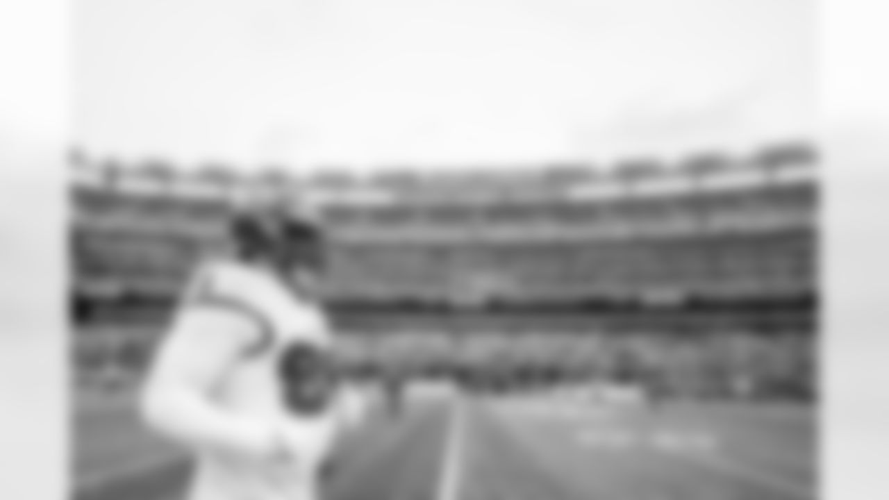 EAST RUTHERFORD, NJ - January 02, 2022 - Defensive Lineman Steve McLendon #96 of the Tampa Bay Buccaneers before the game between the Tampa Bay Buccaneers and New York Jets at MetLife Stadium. The Buccaneers won the game, 28-24. Photo By Kyle Zedaker/Tampa Bay Buccaneers