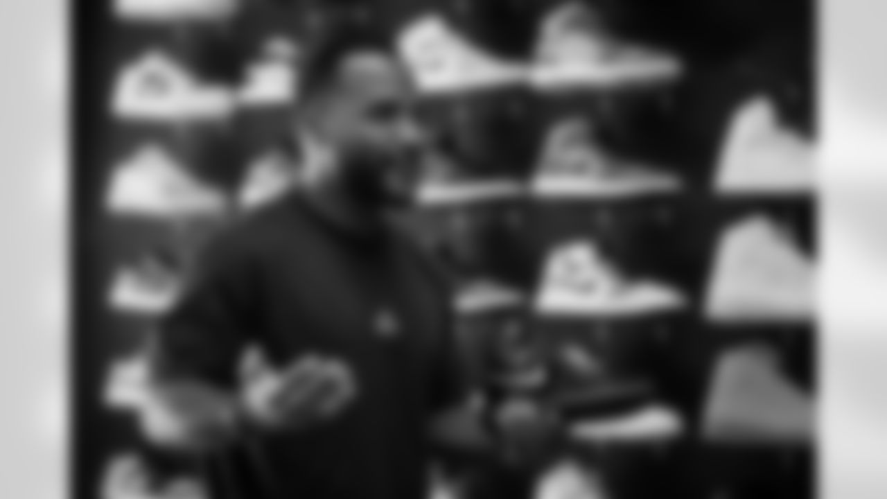 TAMPA, FL - May 03, 2022 - Running Back Giovani Bernard #25 of the Tampa Bay Buccaneers during an episode of The Bay at Soleciety Sneaker Boutique. Photo By Kyle Zedaker/Tampa Bay Buccaneers