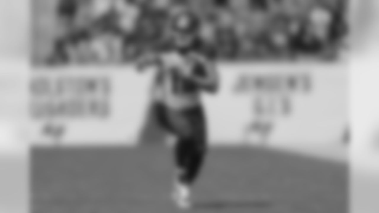 WR Adam Humphries, No. 10