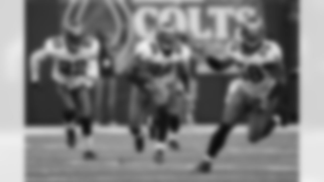Tanard Jackson returns a second quarter interception