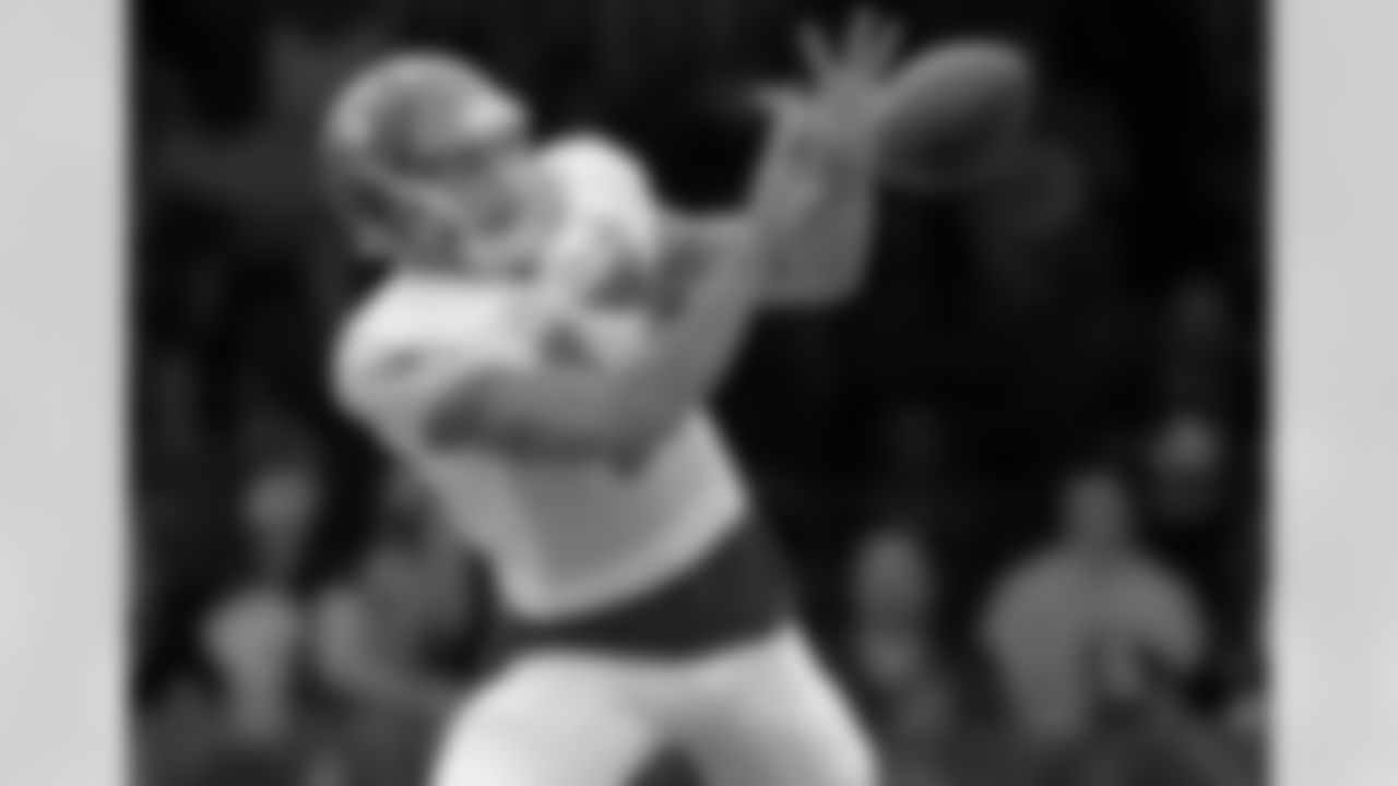 WR Mike Evans