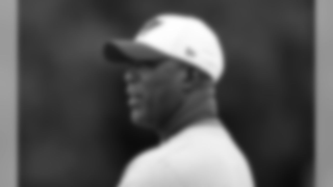 HC Lovie Smith