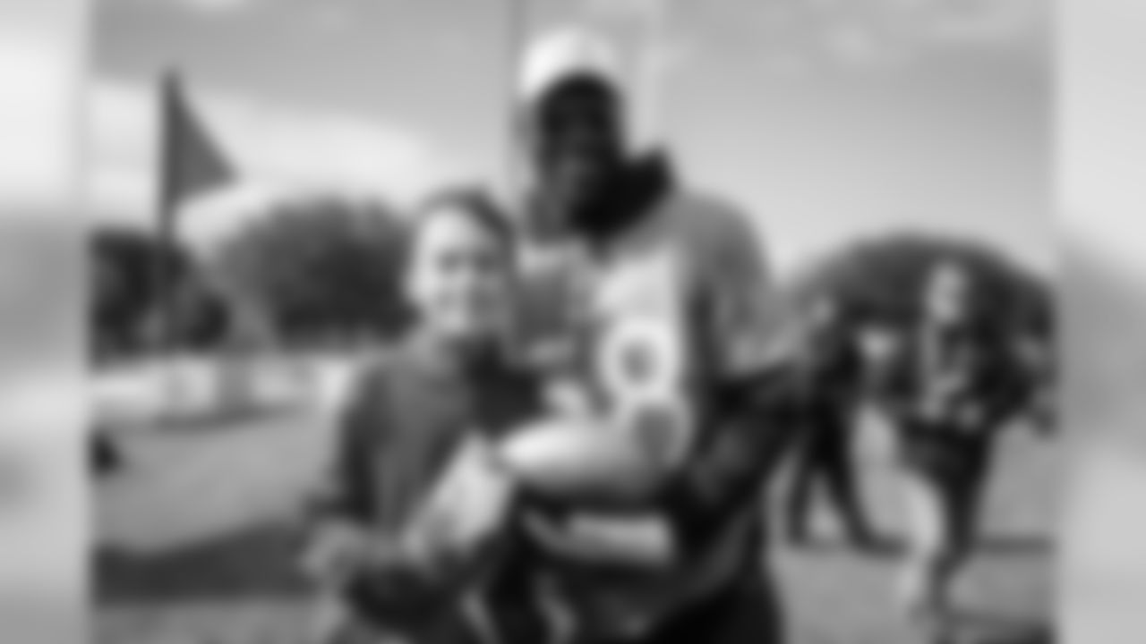 ORLANDO, FL - JANUARY 22, 2020 - Outside Linebacker Shaquil Barrett #58 of the Tampa Bay Buccaneers surprises a young fan with Super Bowl tickets after practice at the 2020 Pro Bowl. Photo By Kyle Zedaker/Tampa Bay Buccaneers