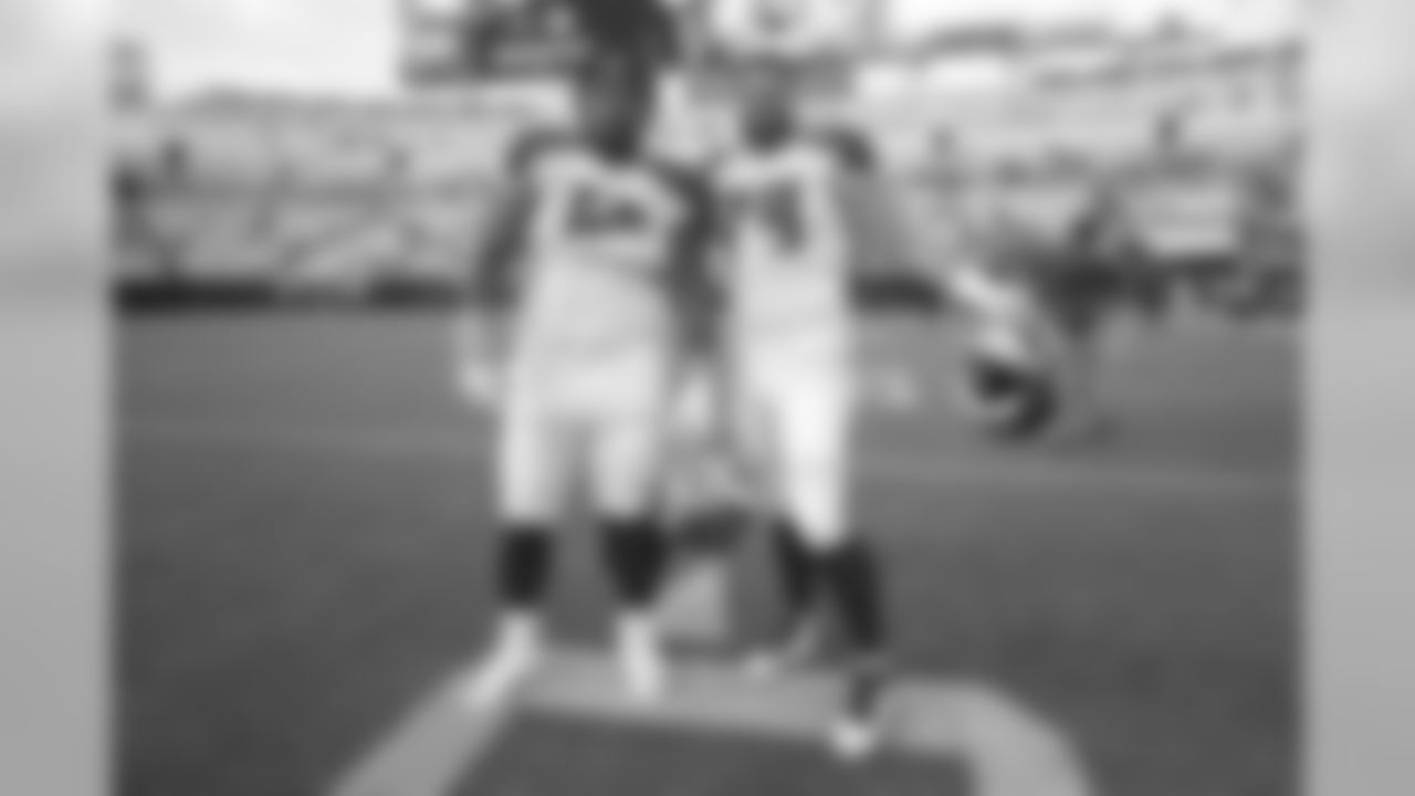 DL Vita Vea, No. 50 & OLB Patrick O'Connor, No. 79
