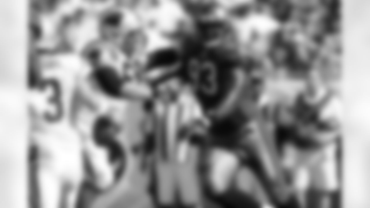 93 Kevin Carter looks to make a play