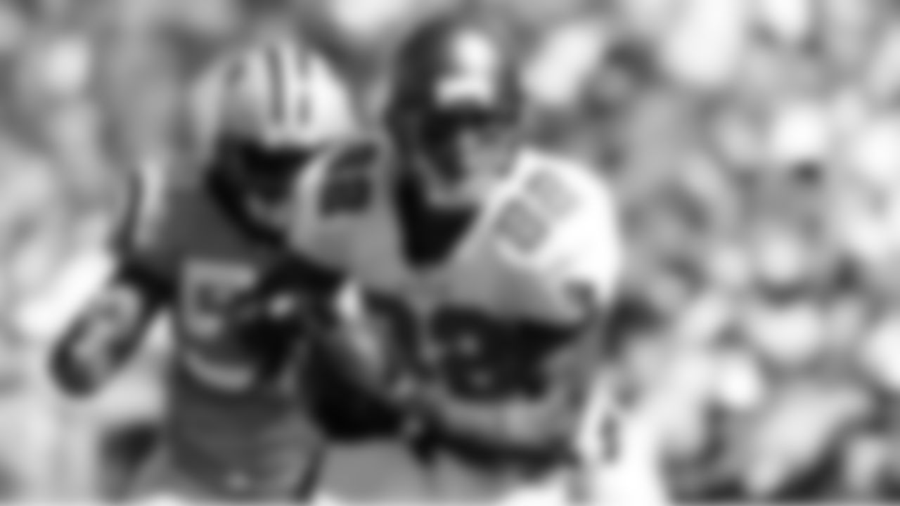 82 TE Kellen Winslow gets 18 yards from this reception