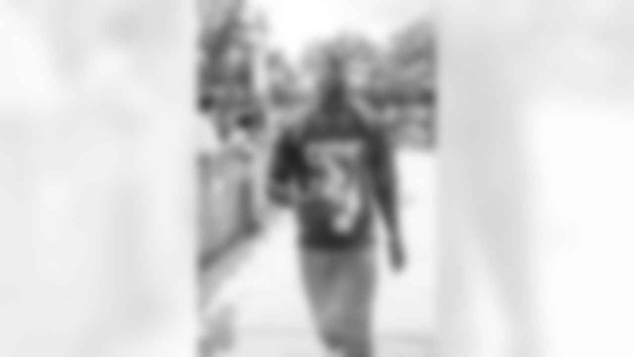 54 LB Lavonte David