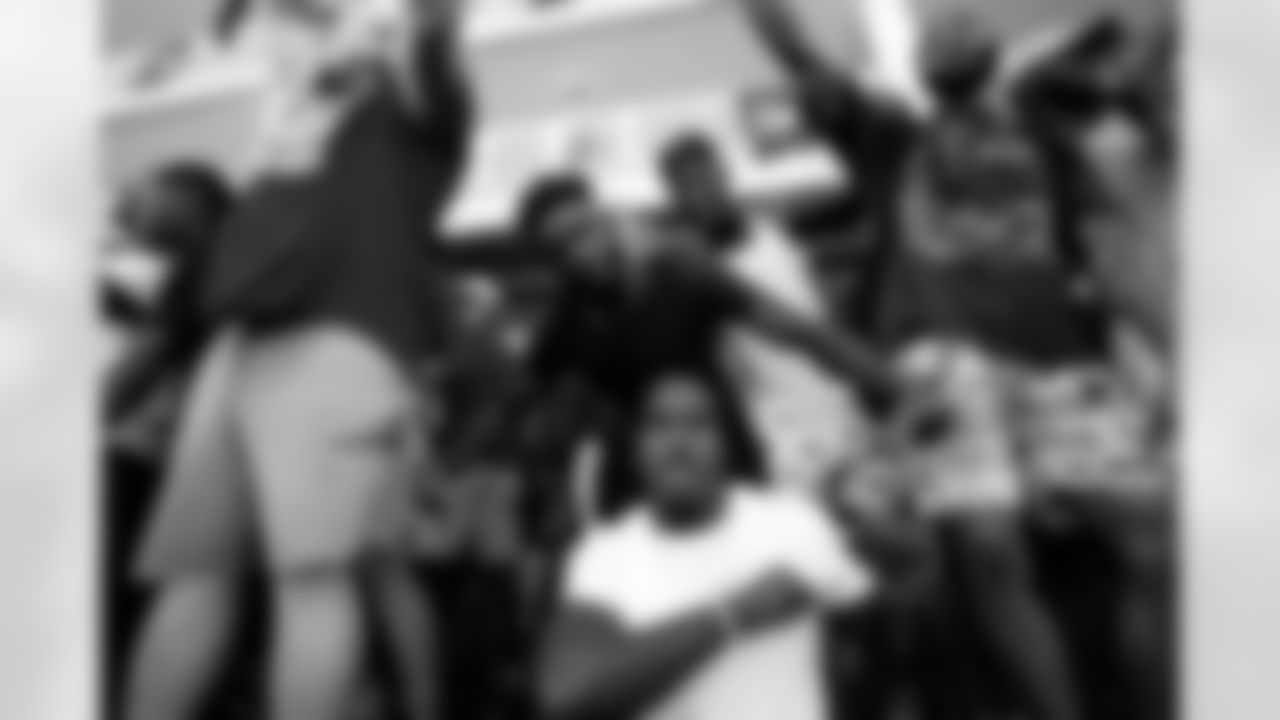 parade_355