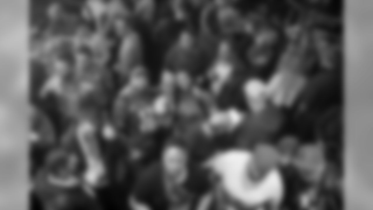 191012_MC_Bucs_Bus_0037