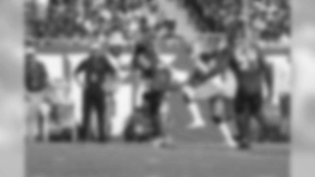 CB Vernon Hargreaves III, No. 28 & ILB Lavonte David, No. 54