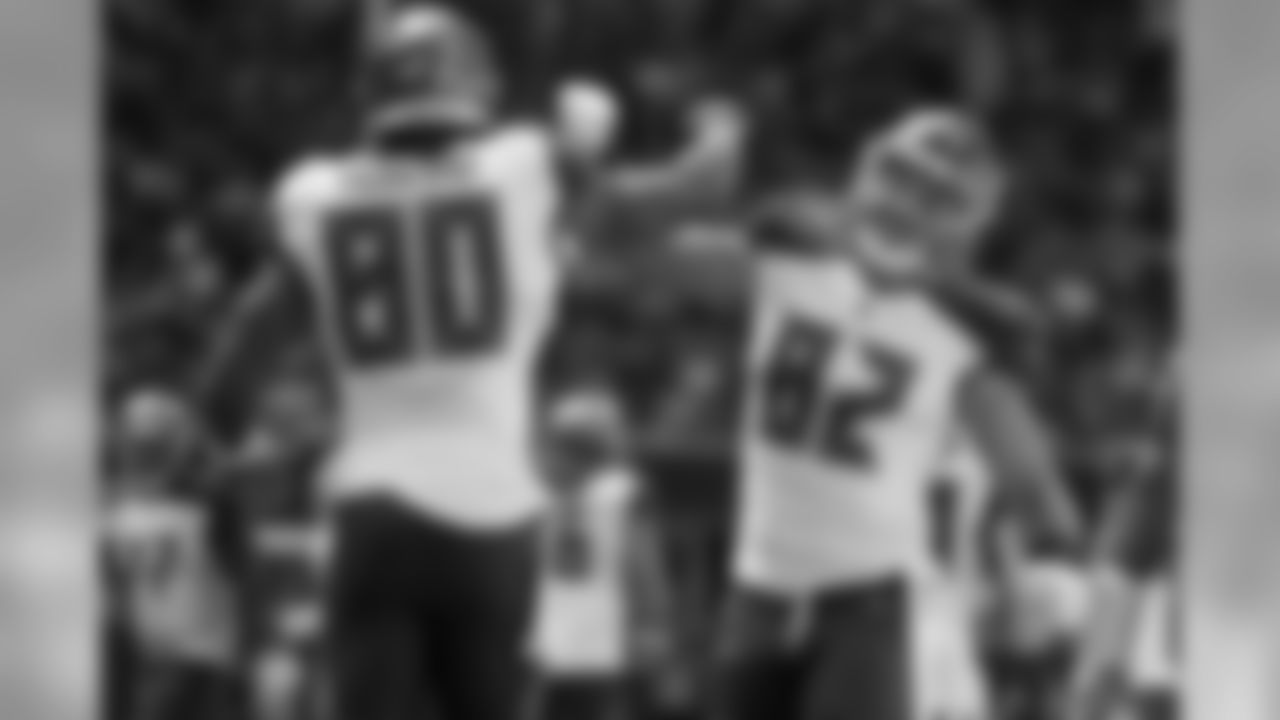 TE O.J. Howard, No. 80 and TE Anthony Auclair, No. 82