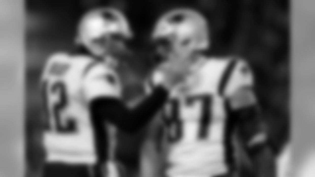 New England Patriots quarterback Tom Brady (12) celebrates with tight end Rob Gronkowski (87) during the second half of the AFC Championship NFL football game against the Kansas City Chiefs, Sunday, Jan. 20, 2019, in Kansas City, Mo. (AP Photo/Jeff Roberson)