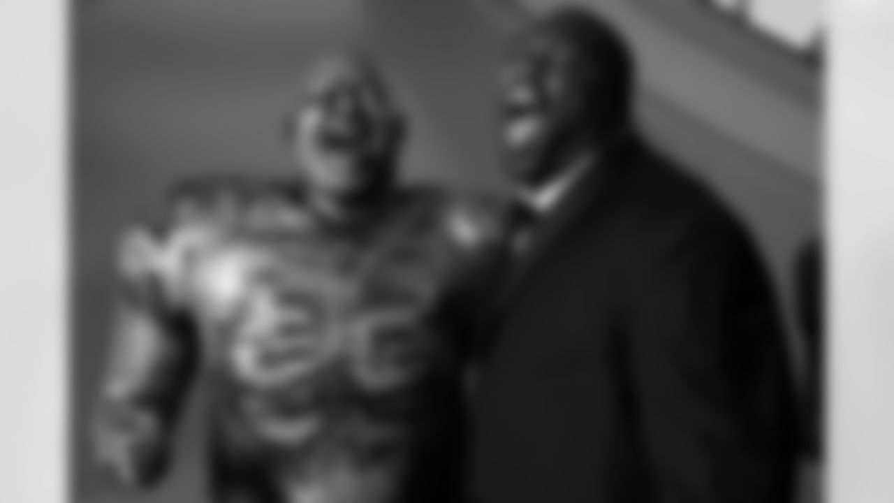 DT Warren Sapp imitates his own frozen-moment yell from the Super Bowl