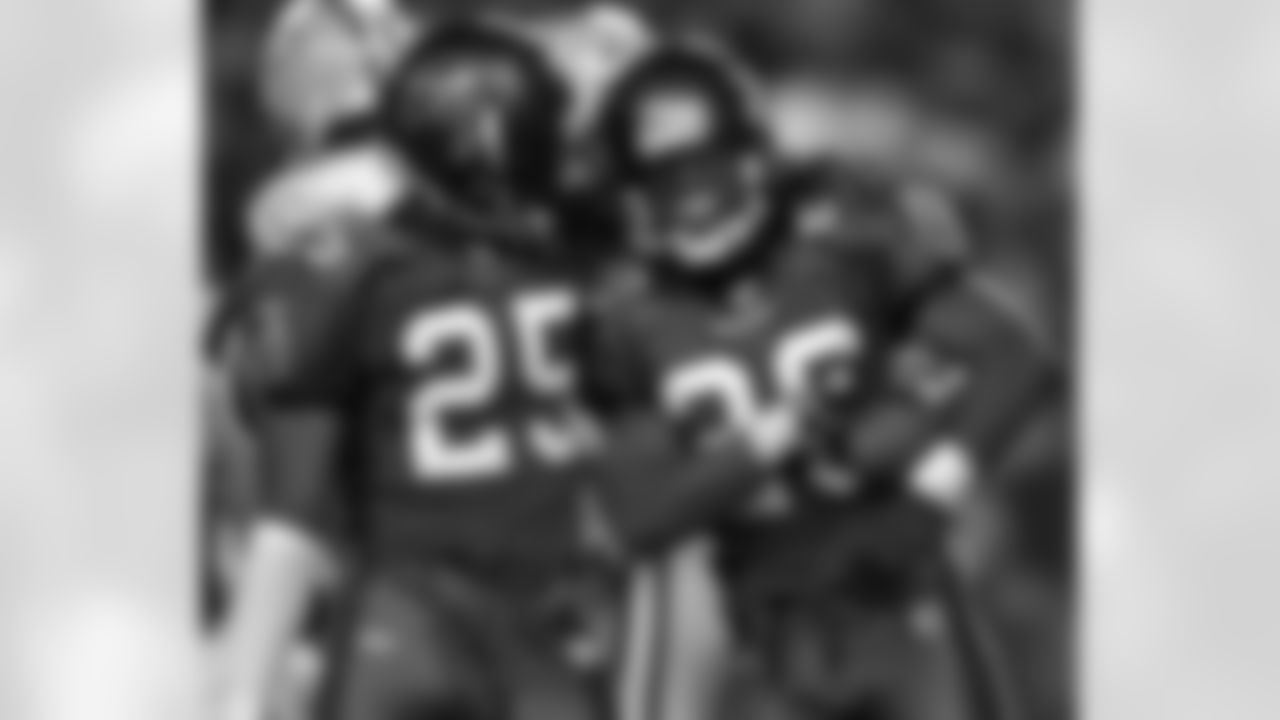 11/24/2002.- -.Tampa.Bucs cornerback Brian Kelly (25) congratulates cornerback Ronde Barber (20) after Barber's interception in the third quarter..