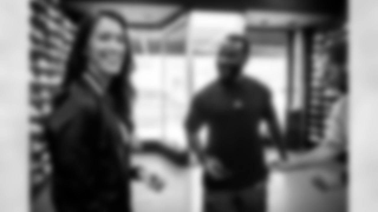 TAMPA, FL - May 03, 2022 - Running Back Giovani Bernard #25 of the Tampa Bay Buccaneers during an episode of The Bay at Soleciety Sneaker Boutique. Photo By Kyle Zedaker/Tampa Bay Buccaneers
