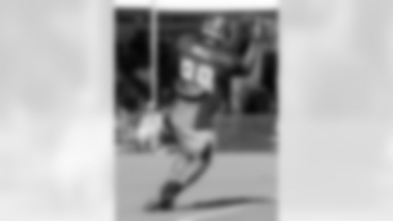 WR Shaq Hill
