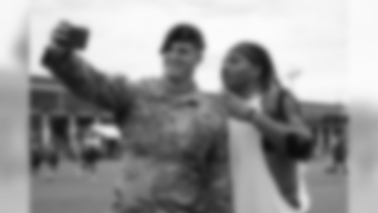 190805_TR_TrainingCamp9_fans072_1