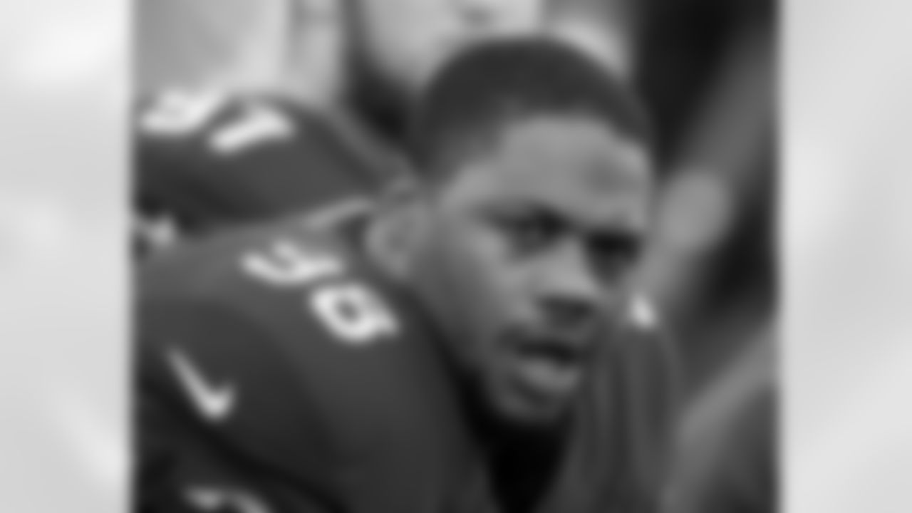 98 DT Corey Peters