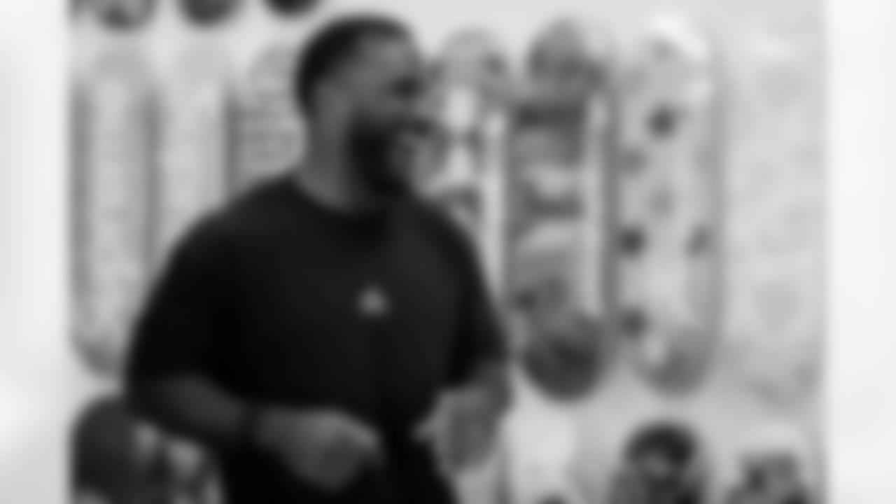 TAMPA, FL - May 03, 2022 - Running Back Giovani Bernard #25 of the Tampa Bay Buccaneers during an episode of The Bay at Soleciety Sneaker Boutique. Photo By Kyle Zedaker/Tampa Bay Buccaneers