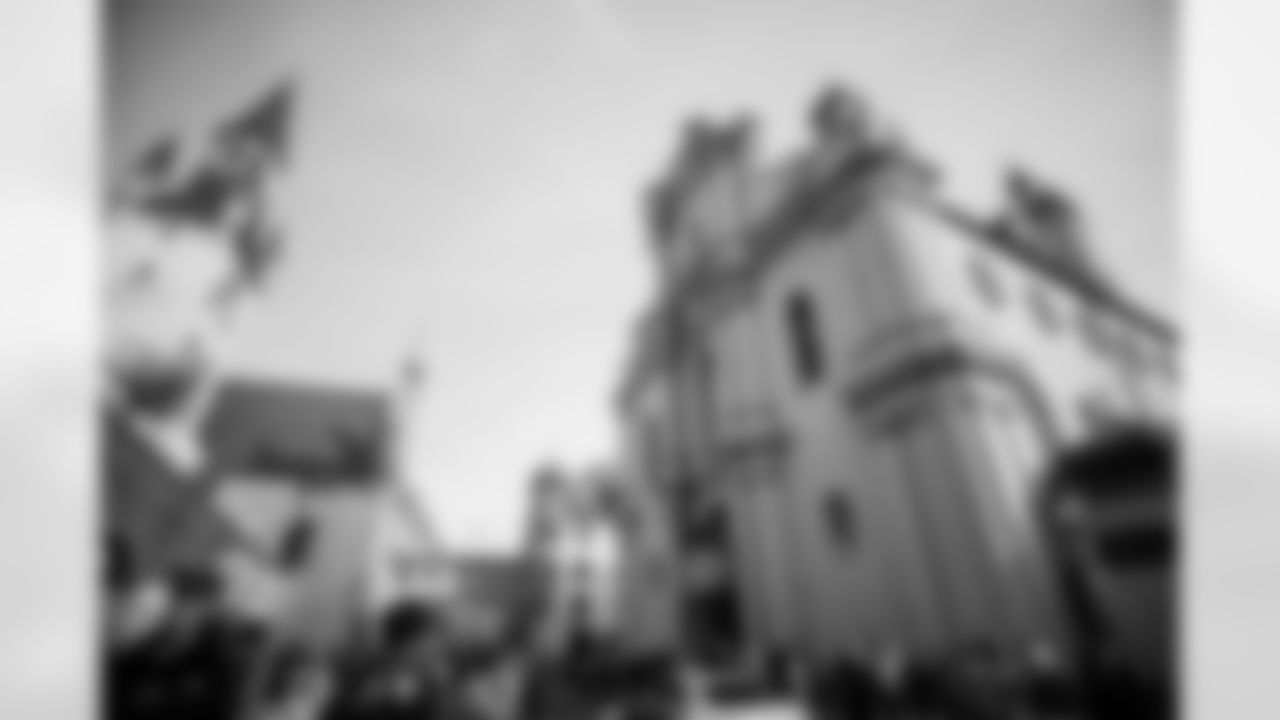 MUNICH, DE - November 12, 2022 - Buildings and shops at the Marienplatz. Photo By Tori Richman/Tampa Bay Buccaneers