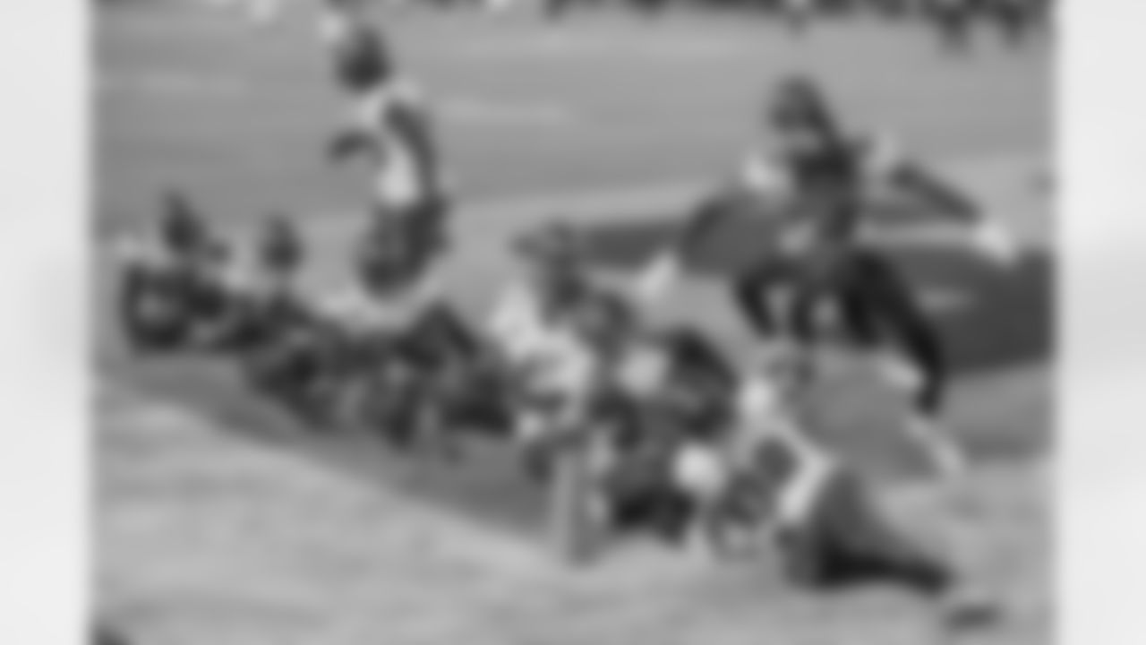 TAMPA, FL - February 07, 2021 - Outside Linebacker Shaquil Barrett #58, Cornerback Jamel Dean #35, Outside Linebacker Jason Pierre-Paul #90, Inside Linebacker Lavonte David #54, Inside Linebacker Devin White #45, Safety Antoine Winfield Jr. #31, Safety Mike Edwards #32, and Cornerback Sean Murphy-Bunting #23 of the Tampa Bay Buccaneers during Super Bowl LV between the Kansas City Chiefs and Tampa Bay Buccanerers at Raymond James Stadium. The Buccaneers won the game, 31-9. Photo By Mike Carlson/Tampa Bay Buccaneers