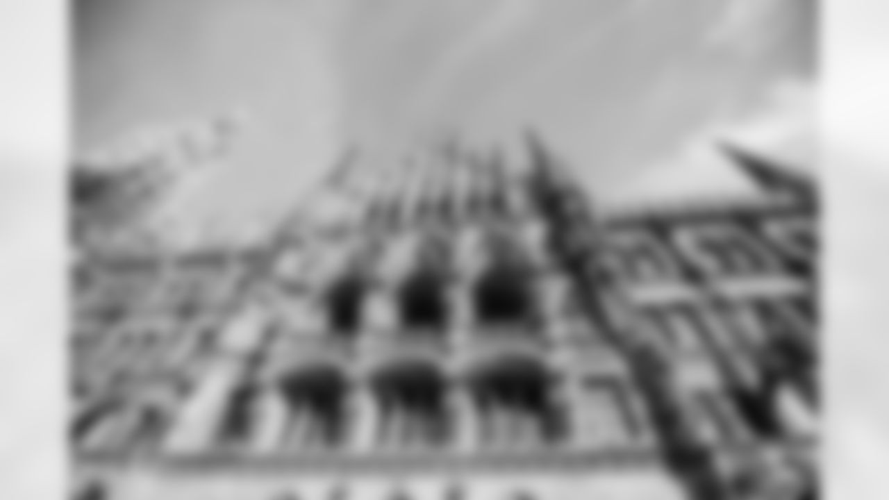 MUNICH, DE - November 12, 2022 - Buildings and shops at the Marienplatz. Photo By Tori Richman/Tampa Bay Buccaneers