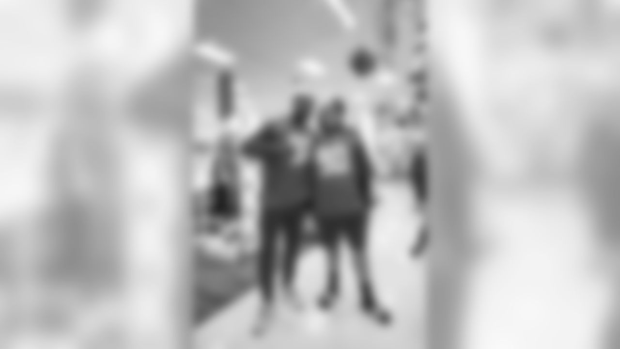 191218_TR_LinebackersLightUpHolidays_037