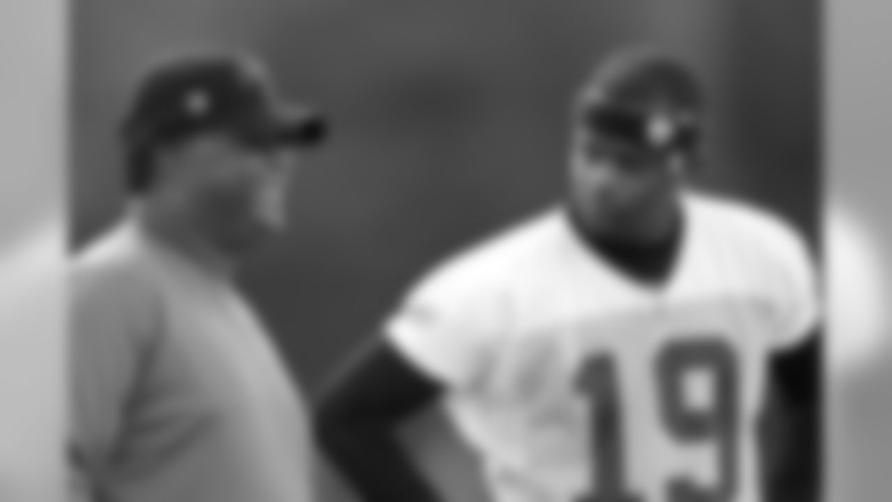 Wide Receivers Coach Richard Mann has WR Ike Hilliard's full attention