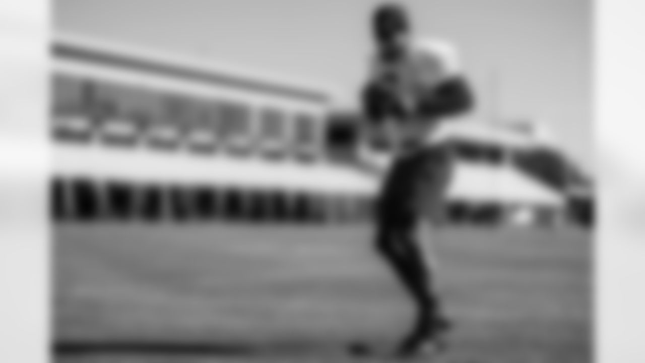 TAMPA, FL - DECEMBER 24, 2021 - Running Back Le'Veon Bell #6 of the Tampa Bay Buccaneers during practice at AdventHealth Training Center. Photo By Tori Richman/Tampa Bay Buccaneers