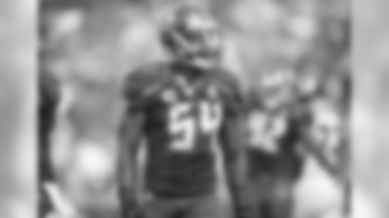 54 - LB Lavonte David