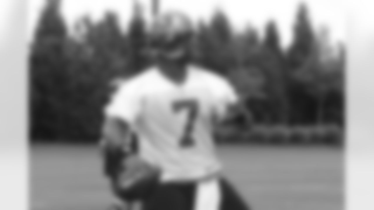 QB Byron Leftwich peers downfield, looking for an open target