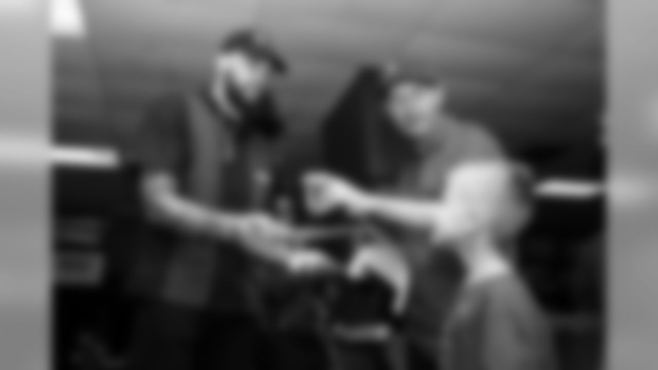 191209_KZ_EvansCatchForChristmas_0011