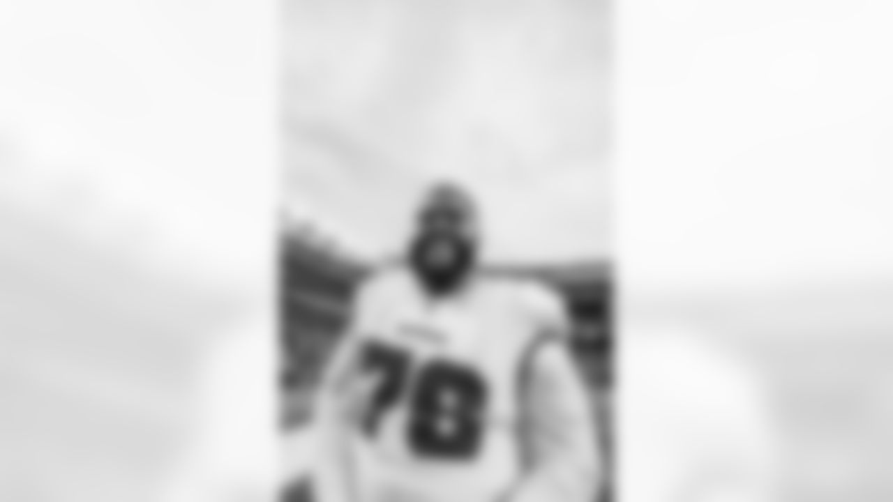 EAST RUTHERFORD, NJ - January 02, 2022 - Offensive Tackle Donovan Smith #76 of the Tampa Bay Buccaneers after the game between the Tampa Bay Buccaneers and New York Jets at MetLife Stadium. The Buccaneers won the game, 28-24. Photo By Kyle Zedaker/Tampa Bay Buccaneers