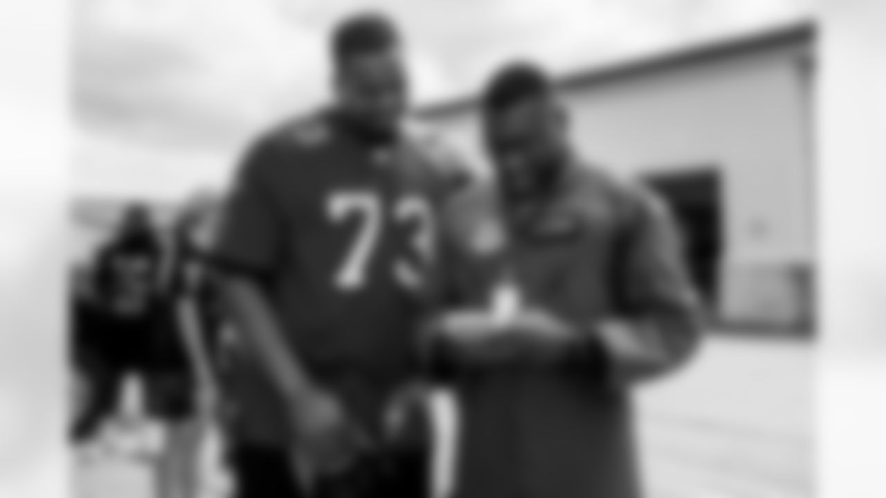 TAMPA, FL - October 18, 2022 - Tackle Brandon Walton #73 of the Tampa Bay Buccaneers during a visit to MacDill Air Force Base. Photo By Tori Richman/Tampa Bay Buccaneers