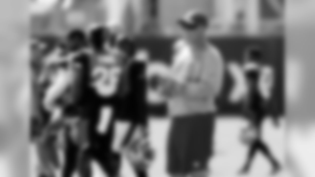 Defensive Coordinator Mike Smith