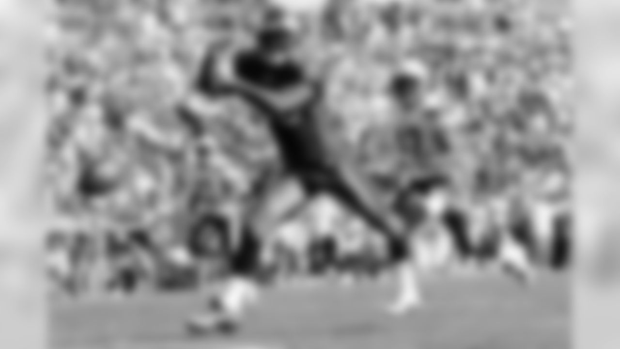89 WR Antonio Bryant had 127 yards receiving in the game
