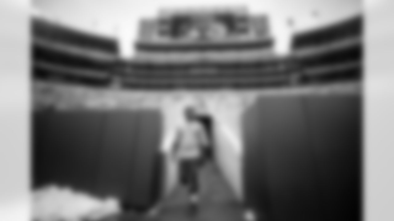 GREEN BAY, WI - JANUARY 24, 2021 - Inside Linebacker Devin White #45 of the Tampa Bay Buccaneers before the NFC Championship game between the Tampa Bay Buccaneers and Green Bay Packers at Lambeau Field. The Buccaneers won the game 31-26. Photo By Tori Richman/Tampa Bay Buccaneers